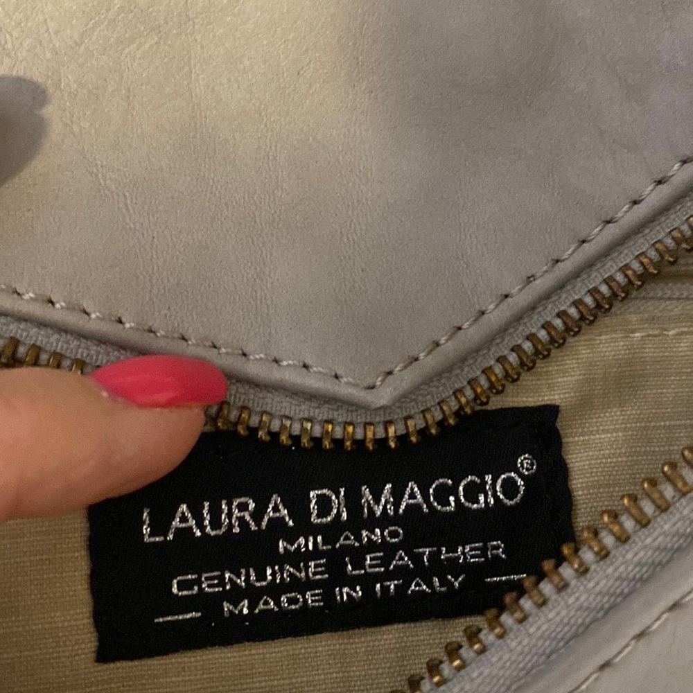 Leather Laura DiMaggio 11 x 7 inch Leather Gray cross bag.